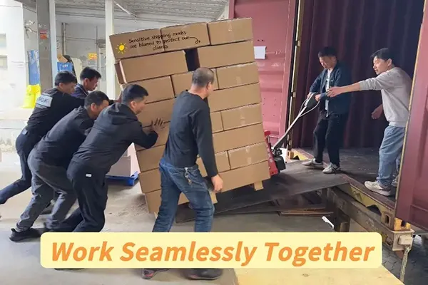 Chargement efficace : un conteneur 40HQ de boîtes de papier de soin de la peau